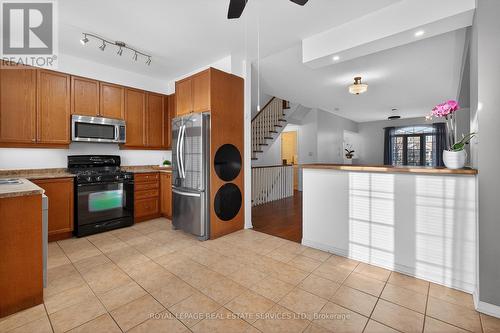 2332 Sutton Drive, Burlington, ON - Indoor Photo Showing Kitchen