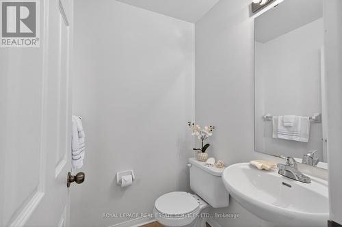 2332 Sutton Drive, Burlington, ON - Indoor Photo Showing Bathroom