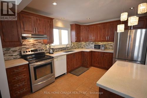 1463 Glen Rutley Circle, Mississauga, ON - Indoor Photo Showing Kitchen With Double Sink