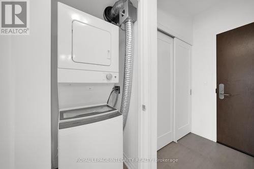 1703 - 805 Carling Avenue, Ottawa, ON - Indoor Photo Showing Laundry Room