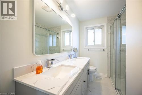 120 Marshall Street, Waterloo, ON - Indoor Photo Showing Bathroom