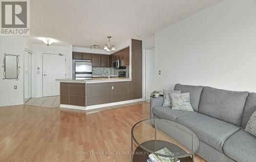 906 - 1030 Sheppard Avenue W, Toronto, ON - Indoor Photo Showing Living Room