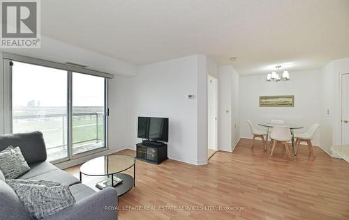906 - 1030 Sheppard Avenue W, Toronto, ON - Indoor Photo Showing Living Room