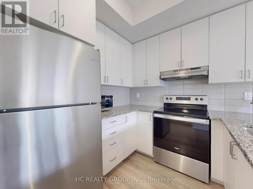 85 Danzatore Path, Oshawa, ON - Indoor Photo Showing Kitchen