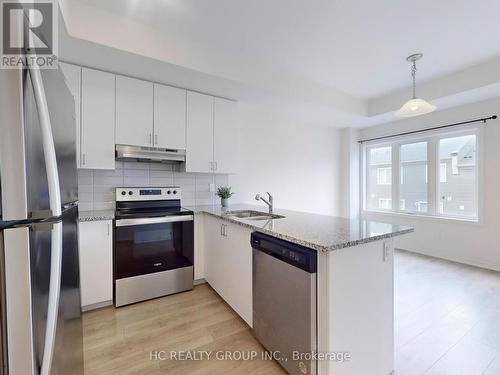 85 Danzatore Path, Oshawa, ON - Indoor Photo Showing Kitchen