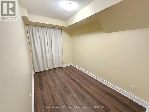 Bedroom #2 - 107 - 7 Applewood Lane, Toronto, ON - Indoor Photo Showing Other Room