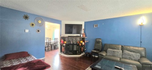 602 Nova St, Nanaimo, BC - Indoor Photo Showing Living Room With Fireplace