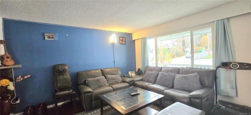 602 Nova St, Nanaimo, BC - Indoor Photo Showing Living Room