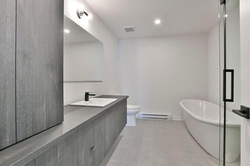 Dwelling - 512  - 516 Rue Tex-Lecor, Saint-Jérôme, QC - Indoor Photo Showing Bathroom