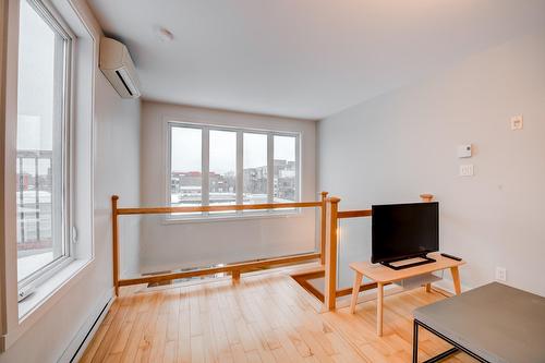 Den - 6-5677 Rue De La Roche, Montréal (Rosemont/La Petite-Patrie), QC - Indoor Photo Showing Other Room