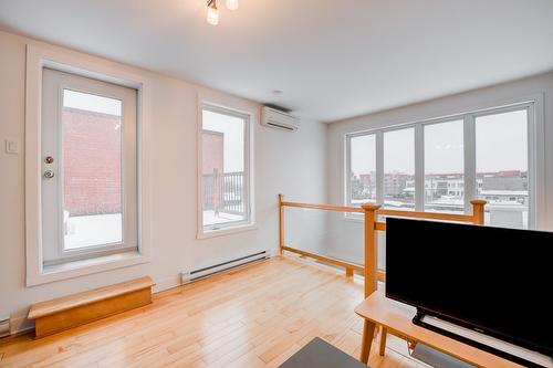 Den - 6-5677 Rue De La Roche, Montréal (Rosemont/La Petite-Patrie), QC - Indoor Photo Showing Other Room