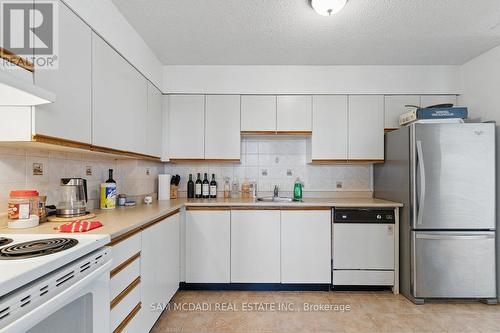 1203 - 200 Robert Speck Parkway, Mississauga, ON - Indoor Photo Showing Kitchen