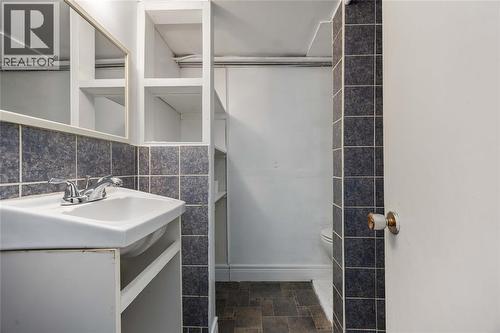 300 Stuart Street, Sarnia, ON - Indoor With Storage