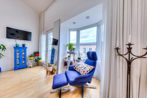 Salon - 7-1240 Rue Montcalm, Montréal (Ville-Marie), QC - Indoor Photo Showing Other Room