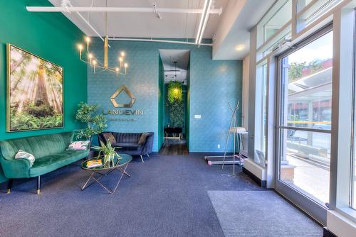 Hall - 6417 Boul. St-Laurent, Montréal (Rosemont/La Petite-Patrie), QC 