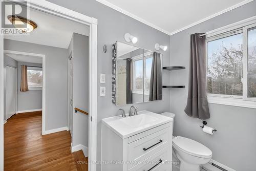 345 Poulin Avenue, Ottawa, ON - Indoor Photo Showing Bathroom