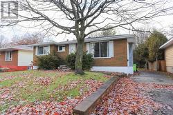 65 Wayne CT  Sault Ste. Marie, ON P6A 4S5