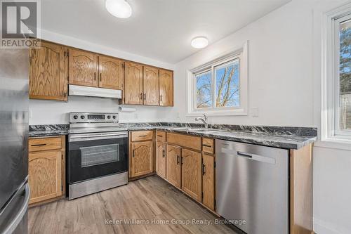 450 Forfar Street, Centre Wellington (Fergus), ON - Indoor Photo Showing Kitchen