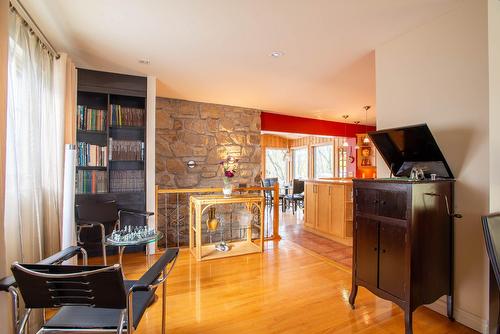 Salon - 2496 Av. Montbray, Québec (Sainte-Foy/Sillery/Cap-Rouge), QC - Indoor