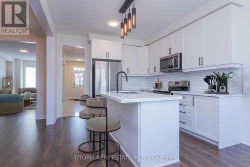 5409 Tenth Line W, Mississauga, ON - Indoor Photo Showing Kitchen With Upgraded Kitchen