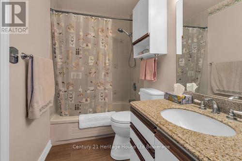 2nd bath with cheater ensuite access to bedroom. - 57 Edwin Crescent, Tillsonburg, ON - Indoor Photo Showing Bathroom