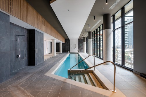 Piscine - 321-505 Rue De L'Escale, Brossard, QC - Indoor Photo Showing Other Room With In Ground Pool