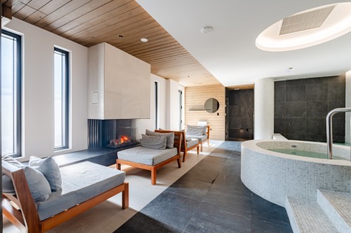 Spa - 321-505 Rue De L'Escale, Brossard, QC -  With Fireplace