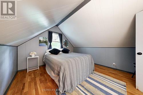 19043 Centre Street, East Gwillimbury, ON - Indoor Photo Showing Bedroom