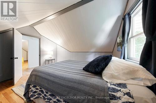 19043 Centre Street, East Gwillimbury, ON - Indoor Photo Showing Bedroom