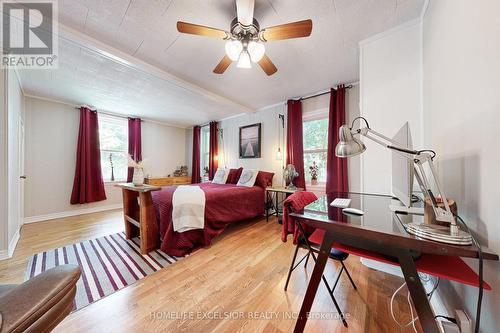 19043 Centre Street, East Gwillimbury, ON - Indoor Photo Showing Bedroom