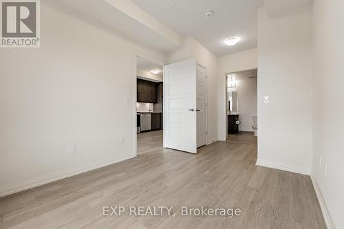 Ph1210 - 3006 William Cutmore Boulevard, Oakville, ON - Indoor Photo Showing Other Room