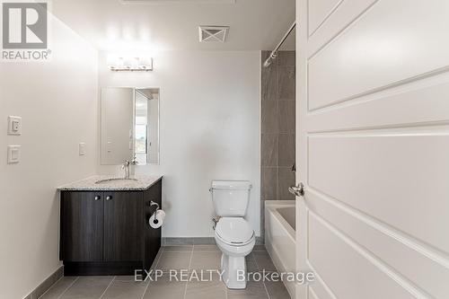 Ph1210 - 3006 William Cutmore Boulevard, Oakville, ON - Indoor Photo Showing Bathroom