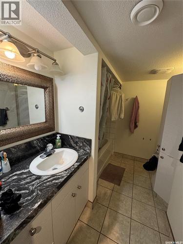 41 Halleran Crescent, Regina, SK - Indoor Photo Showing Bathroom
