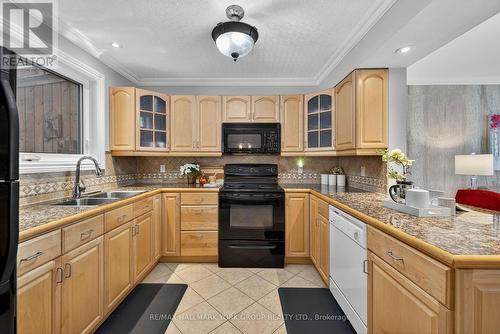 309 Oakwood Court, Newmarket, ON - Indoor Photo Showing Kitchen With Double Sink
