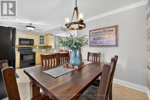 309 Oakwood Court, Newmarket, ON - Indoor Photo Showing Dining Room