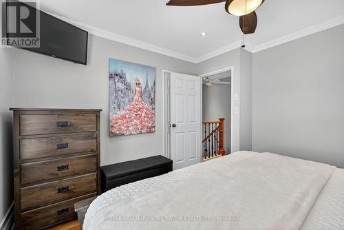 309 Oakwood Court, Newmarket, ON - Indoor Photo Showing Bedroom