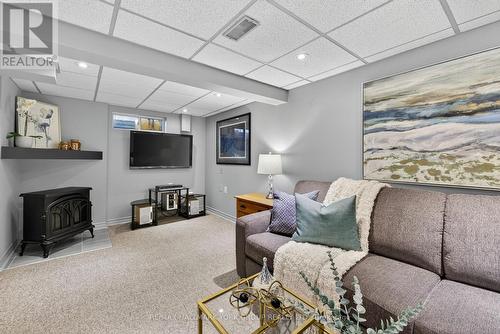 309 Oakwood Court, Newmarket, ON - Indoor With Fireplace