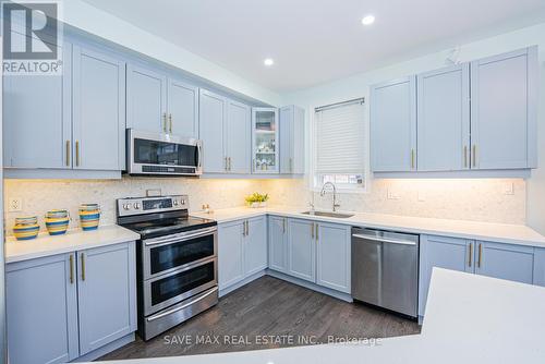 39 Divinity Circle, Brampton, ON - Indoor Photo Showing Kitchen