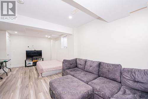 39 Divinity Circle, Brampton, ON - Indoor Photo Showing Living Room