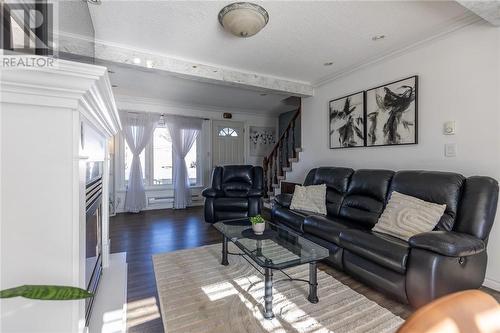 389 Algoma Street, Espanola, ON - Indoor Photo Showing Living Room