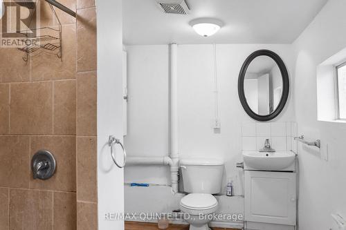 79 South Church Street, Belleville (Belleville Ward), ON - Indoor Photo Showing Bathroom