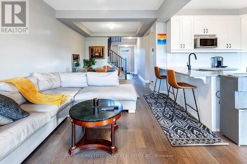 2070 Winsome Terrace, Ottawa, ON - Indoor Photo Showing Living Room