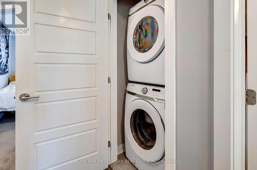 2070 Winsome Terrace, Ottawa, ON - Indoor Photo Showing Laundry Room
