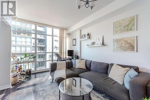 1001 - 15 Bruyeres Mews, Toronto, ON - Indoor Photo Showing Living Room