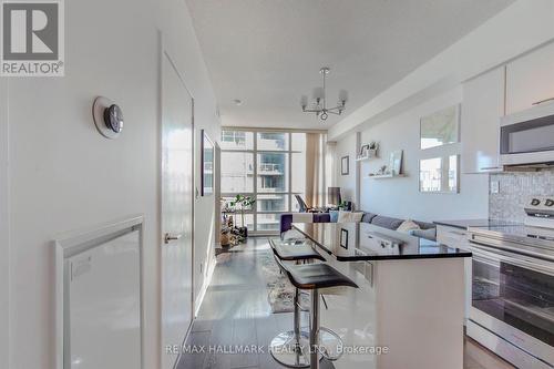 1001 - 15 Bruyeres Mews, Toronto, ON - Indoor Photo Showing Kitchen
