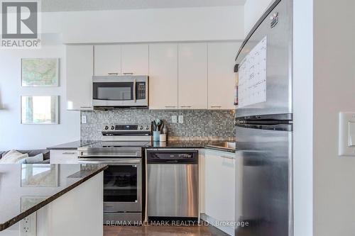 1001 - 15 Bruyeres Mews, Toronto, ON - Indoor Photo Showing Kitchen