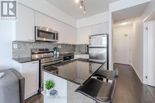 1001 - 15 Bruyeres Mews, Toronto, ON - Indoor Photo Showing Kitchen