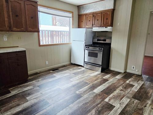 608 4 Avenue, Kimberley, BC - Indoor Photo Showing Kitchen