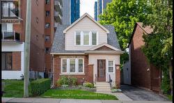 UPPER - 196 WALNUT STREET S  Hamilton, ON L8N 2M1