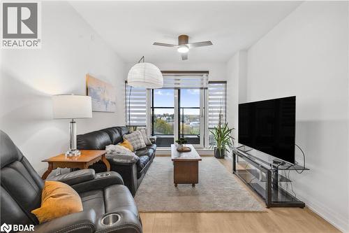 21 Park Street E Unit# 805, Mississauga, ON - Indoor Photo Showing Living Room